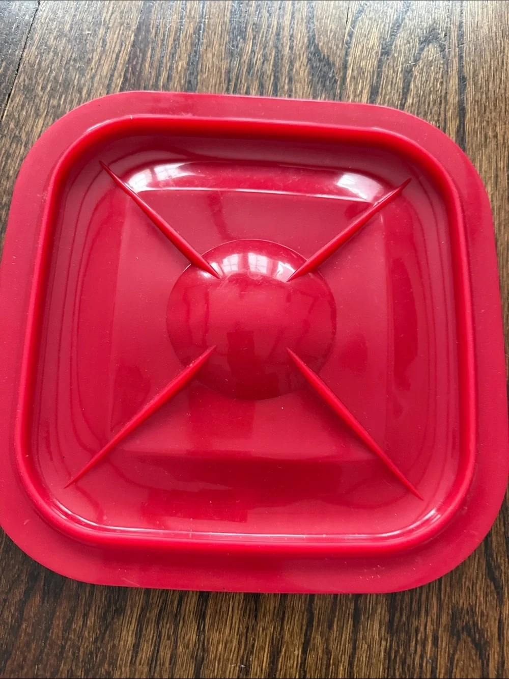 Xtrema Red Square Silicone Lid with Handle